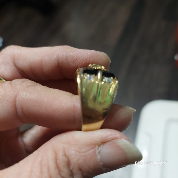 Mens gold tone ring with Eagle & 4 clear stones - Picture 3 of 7